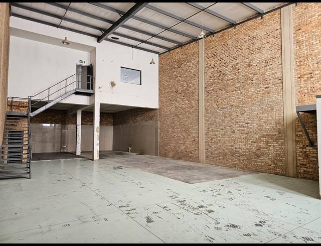 517M² WAREHOUSE TO LET IN NORTH RIDING